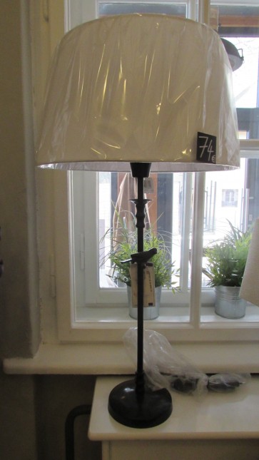 Lampa stolná čierna s vtáčikom s bielym tienidlom, výška 74 cm